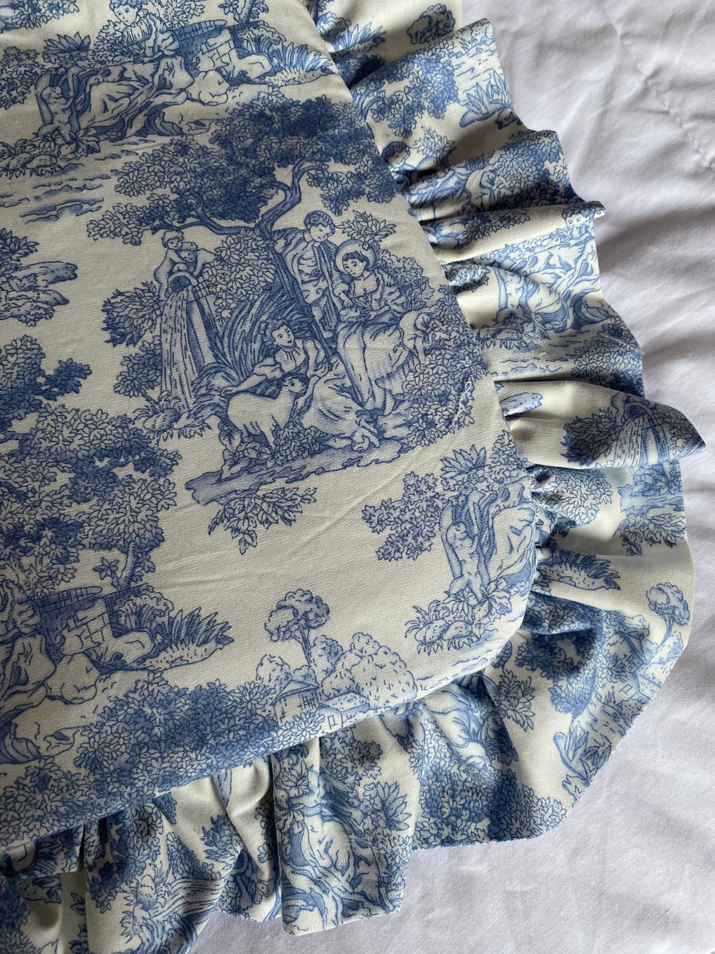 Ruffle Laptop Case- Toile de Jouy