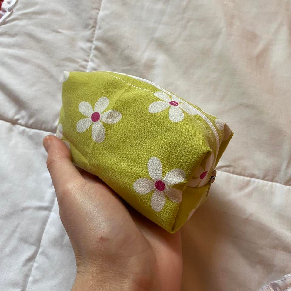 Mini Box Pouch- Green Daisy