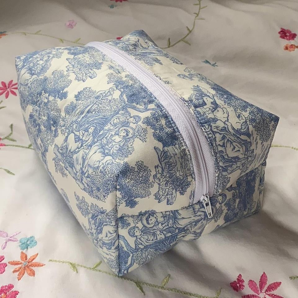 Large Beauty Pouch- Toile De Jouy