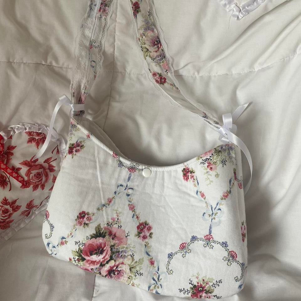 Shoulder Bag in Regal Floral