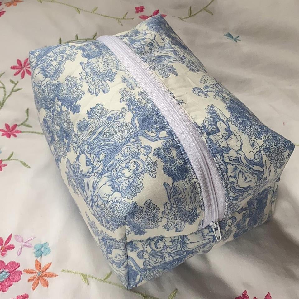 Large Beauty Pouch- Toile De Jouy