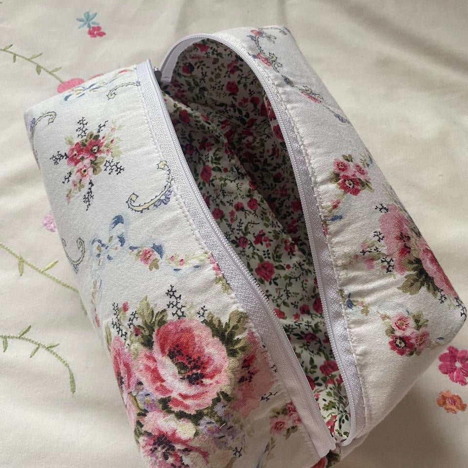 Large Beauty Pouch- Regal Flowers